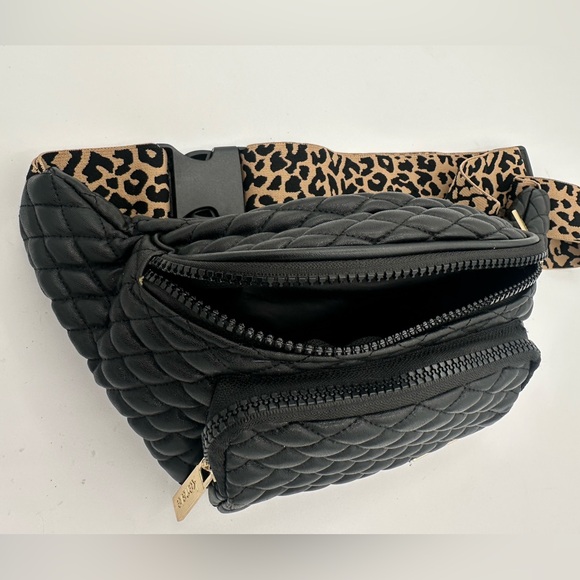 Kensie Black Quilted Fanny Pack w/ Leopard Strap – EUC ♥️ - Picture 11 of 17
